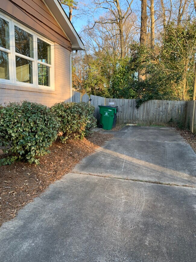 Private driveway - 3733 Blandwood Dr