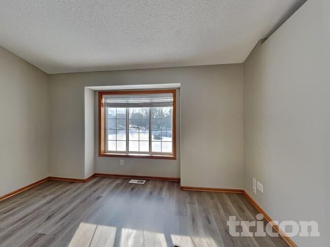 Building Photo - 2739 Zumbrota Cir NE