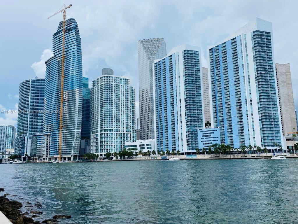 Primary Photo - 300 S Biscayne Blvd
