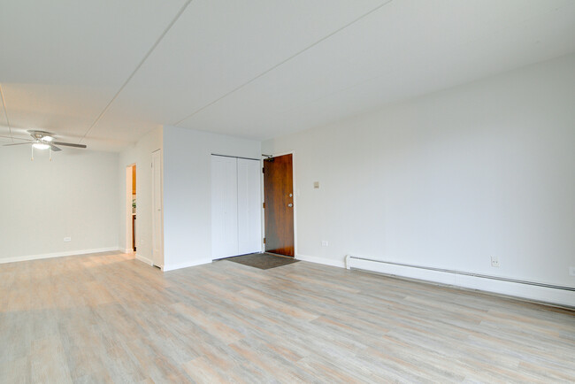 Building Photo - 277 Shorewood Dr