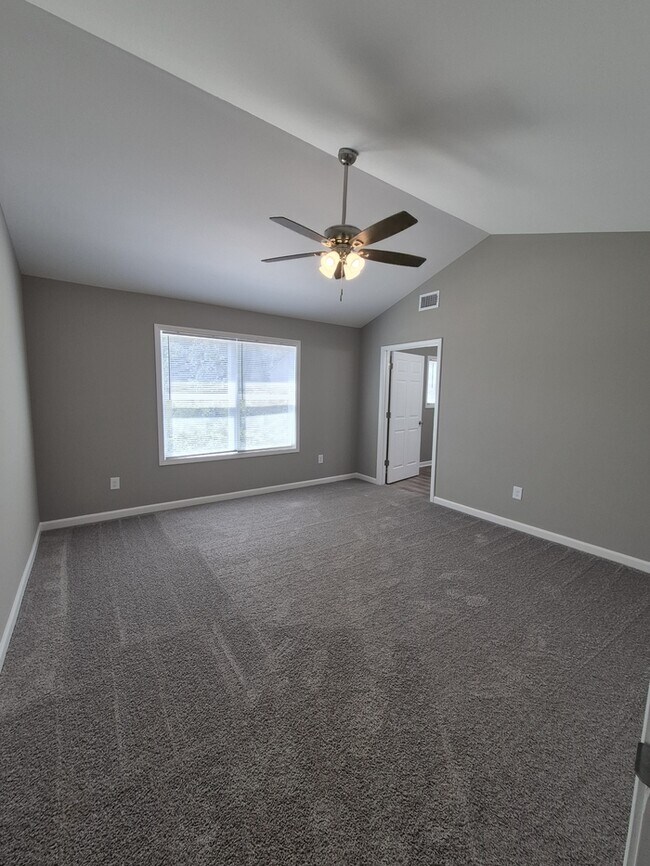 Building Photo - 250 Charlotte Cir