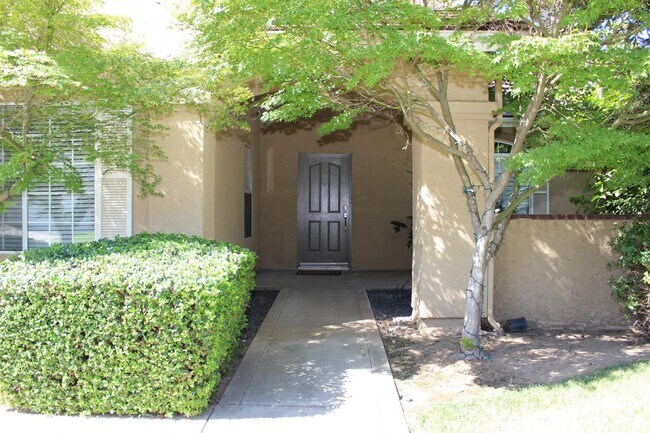 Building Photo - 9753 N Backer Ave