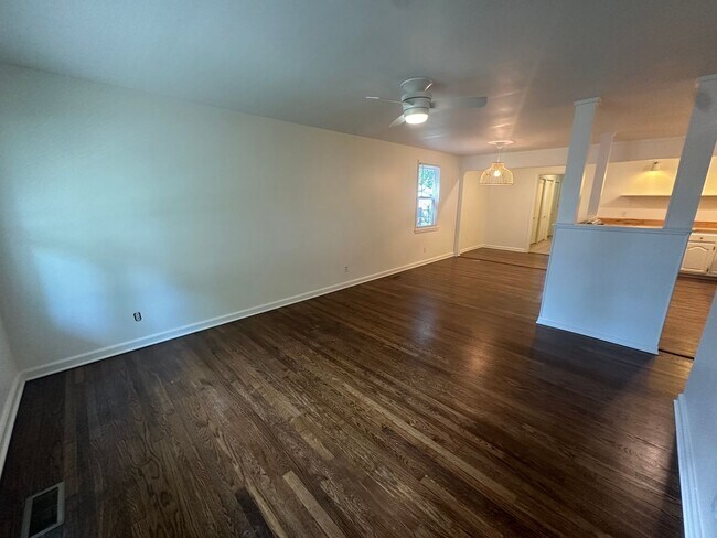 Building Photo - 618 Spencer Dr