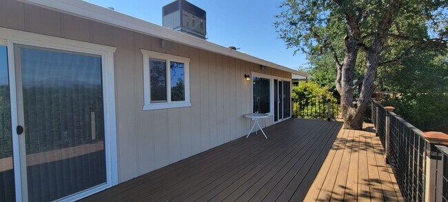 Foto del edificio - Charming 3 Bedroom, 2 Bath Home with Mountain Views