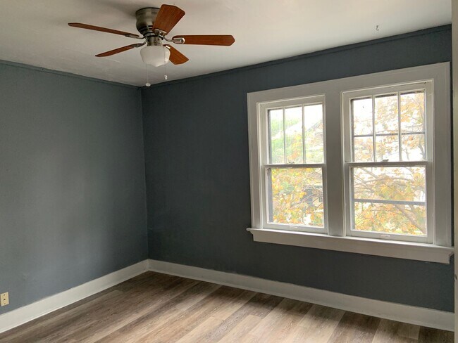 Foto del edificio - 825-827 Carlisle Ave