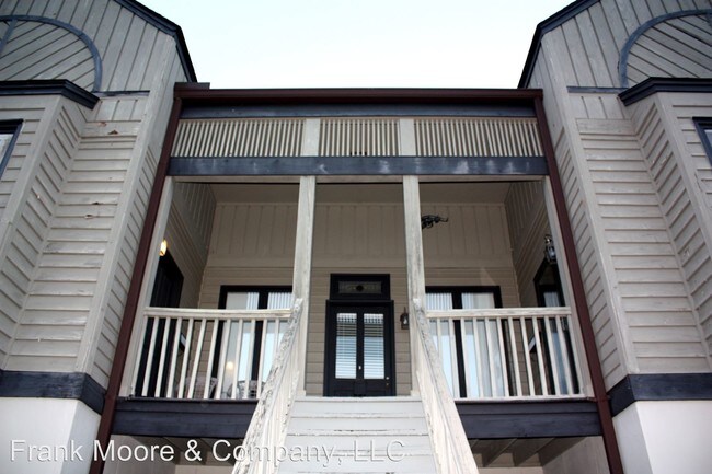 Building Photo - 312 1/2 E Hall St