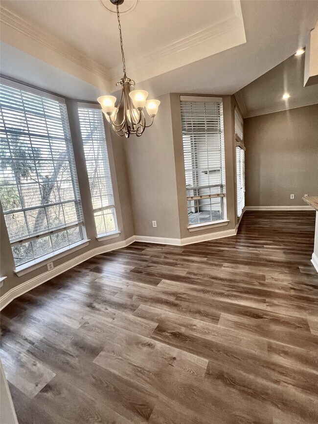 Building Photo - 5353 Memorial Dr