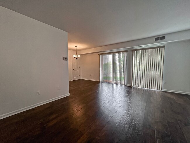 Building Photo - A Gorgeous 1 Bed 1 Bath Unit With Patio In...