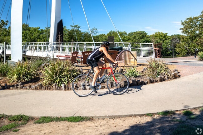 There are several bike paths for Riverside residents to enjoy.