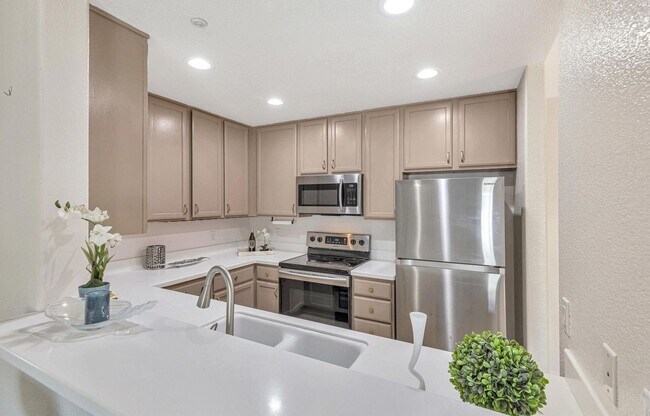 Foto del edificio - Beautifully Updated 2-Bed, 2-Bath Condo in Serene San Ramon Setting