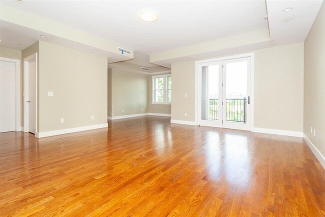 Foto del edificio - 906 E 2nd St