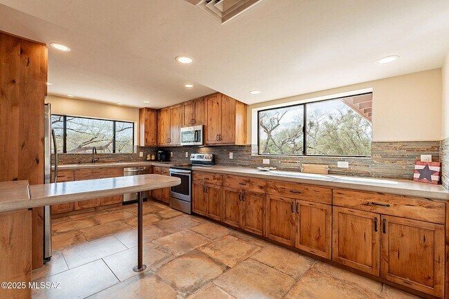 Foto del edificio - 9035 E Woodland Rd