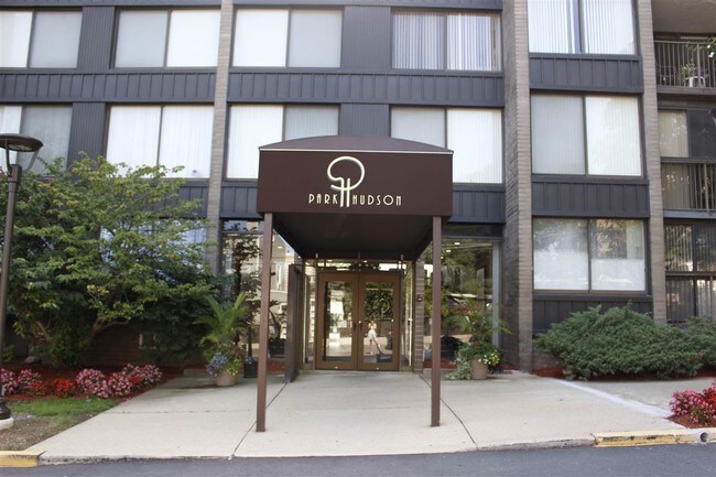 Building Photo - 9060 Palisade Ave
