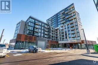 Building Photo - 1415-1415 Dundas St E