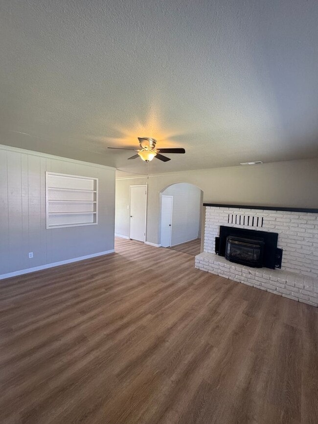 Building Photo - CUTE 3 BED 2 BATH IN COTTONWWOOD, CA