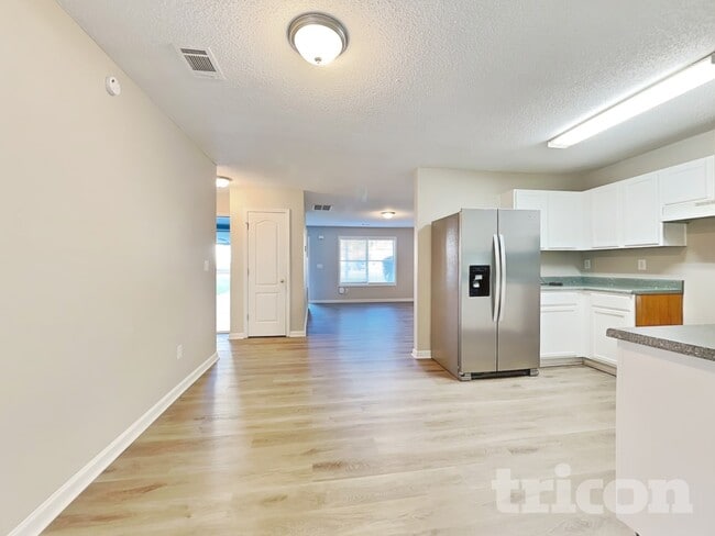 Building Photo - 7632 McGillicuty Dr