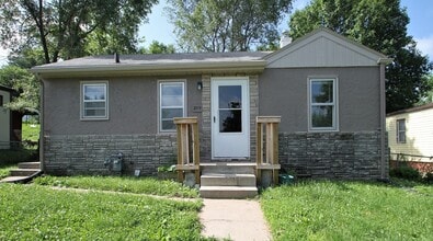 Building Photo - 2119 Monroe St