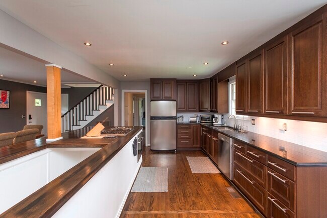 Foto del edificio - 1803 Ashwood Ave