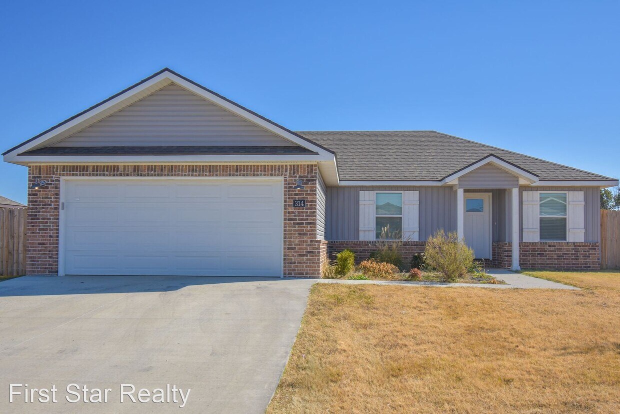 3 br, 2 bath House 314 N Wyandotte Street House Rental in