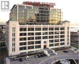 Building Photo - 637-637 Lake Shore Blvd W