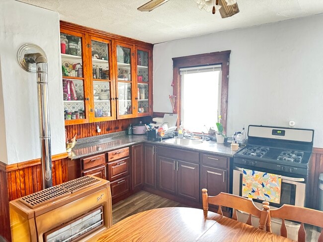 Building Photo - 117 Hunts Ave