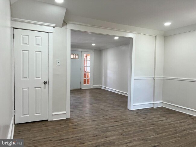 Foto del edificio - 6909 Rodney St