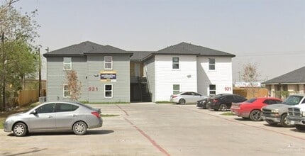 Building Photo - 921 N Jay Ave