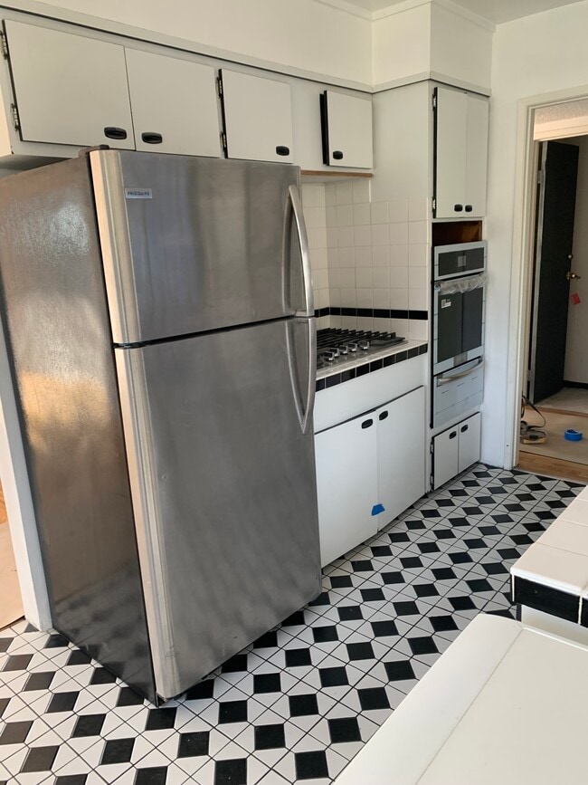 Building Photo - 2006 N Alvarado St