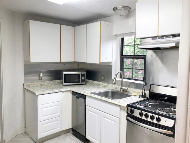 Building Photo - 3312 Greenbriar Dr