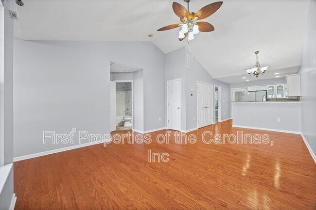 Foto del edificio - 2052 Shady Pond Dr