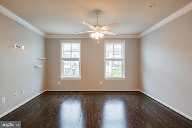Building Photo - 833 Jarrett Ln