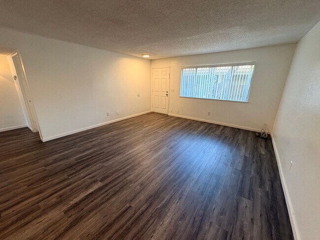 Foto del edificio - 2526-2532 W. Caldwell Ave.
