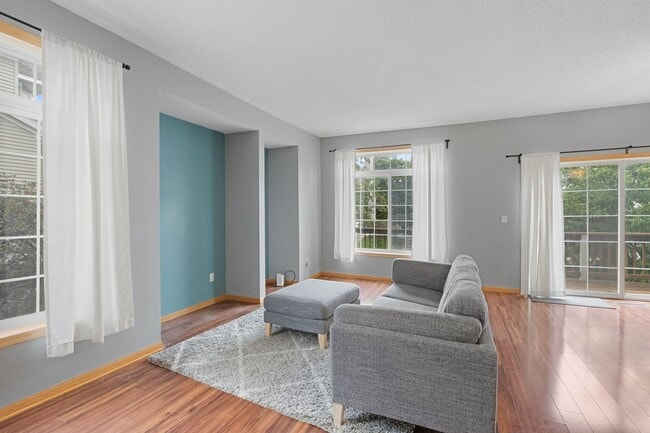 Building Photo - 207 Christenson Way NE