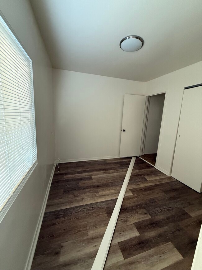 Room 1 with 1/2 bath - 1829 31st St