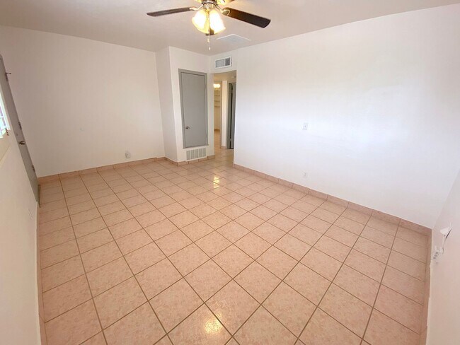 Building Photo - Pittsburg 2117 A
