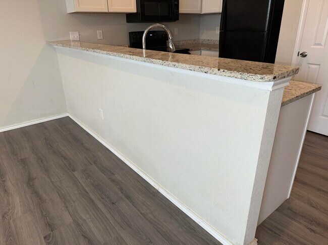 Foto del edificio - 6918 Crestway Dr