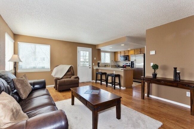 Building Photo - 4 BED 3 BATH HOME IN FOX HILL!