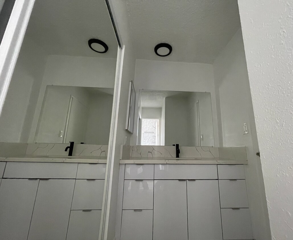 Foto del edificio - 6554 La Mirada Ave