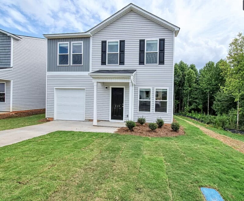 Foto principal - 219 Long Grove Ln