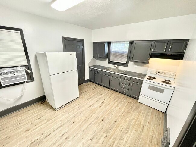 Foto del edificio - 4451 Evans St