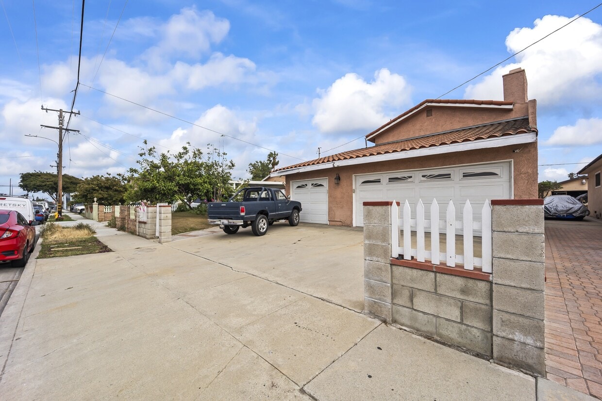 Primary Photo - 4440 167th St