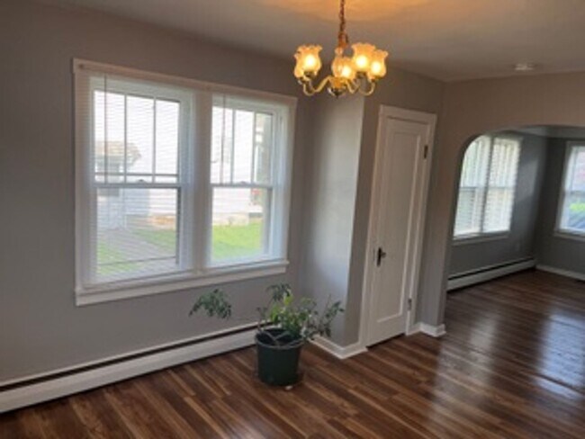 Building Photo - 2 Bedroom House in Troy with Washer/Dryer Hookups and Storage Basement!!