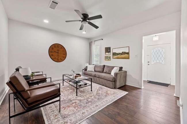 Building Photo - 1010 Long St