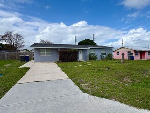Building Photo - 1506 Barcelona Ave