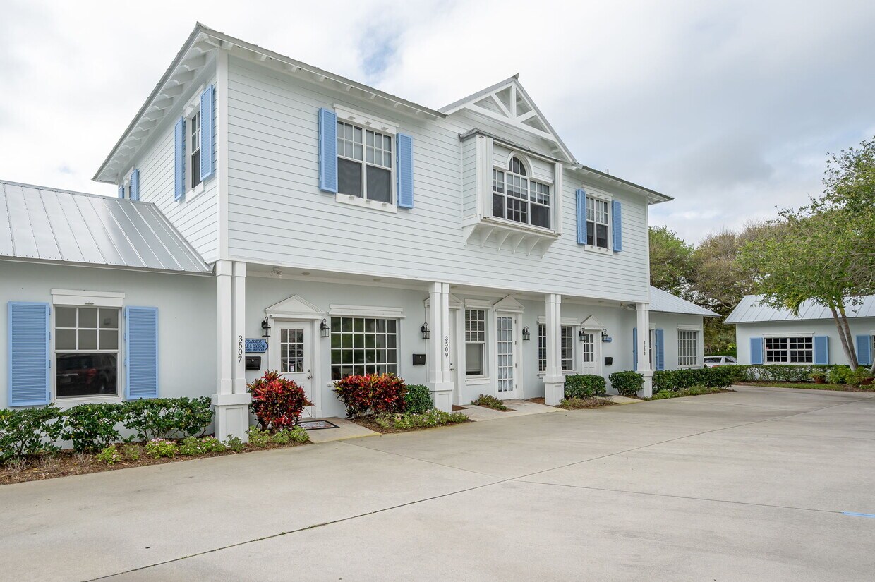 Primary Photo - 3509 Ocean Dr
