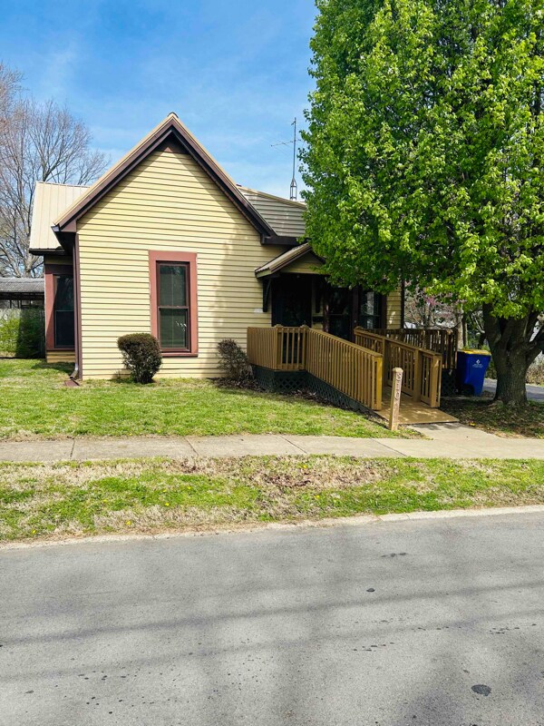 Primary Photo - 310 Montague St