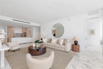 Building Photo - 15701 Collins Ave