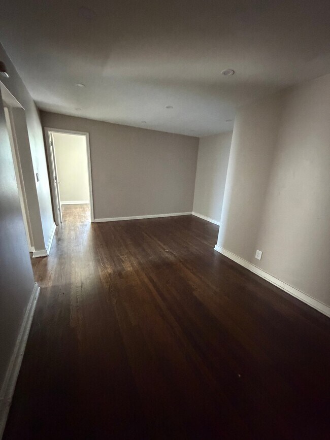 Building Photo - 676 Park Ave