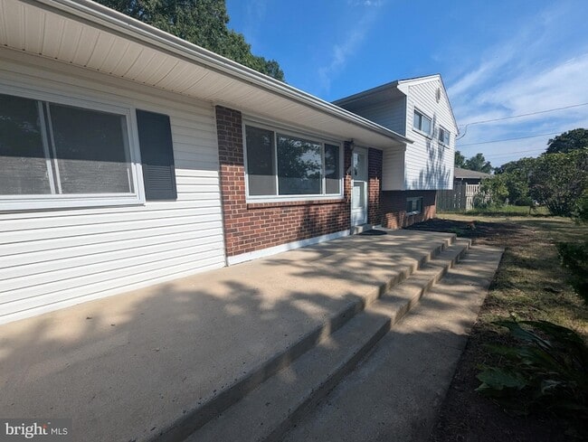 Building Photo - 6327 Willowood Ln