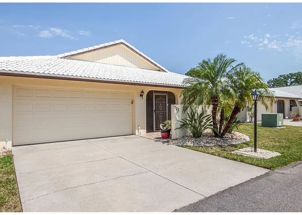 Primary Photo - 127 Sandstone Cir
